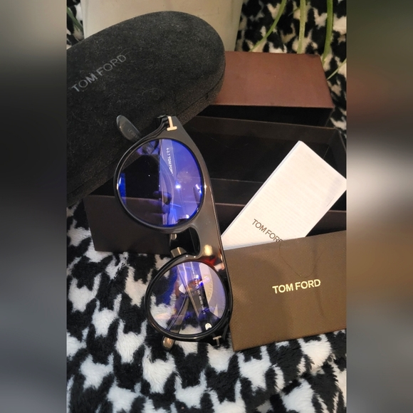 Tom Ford Unisex Glasses - Picture 2 of 13